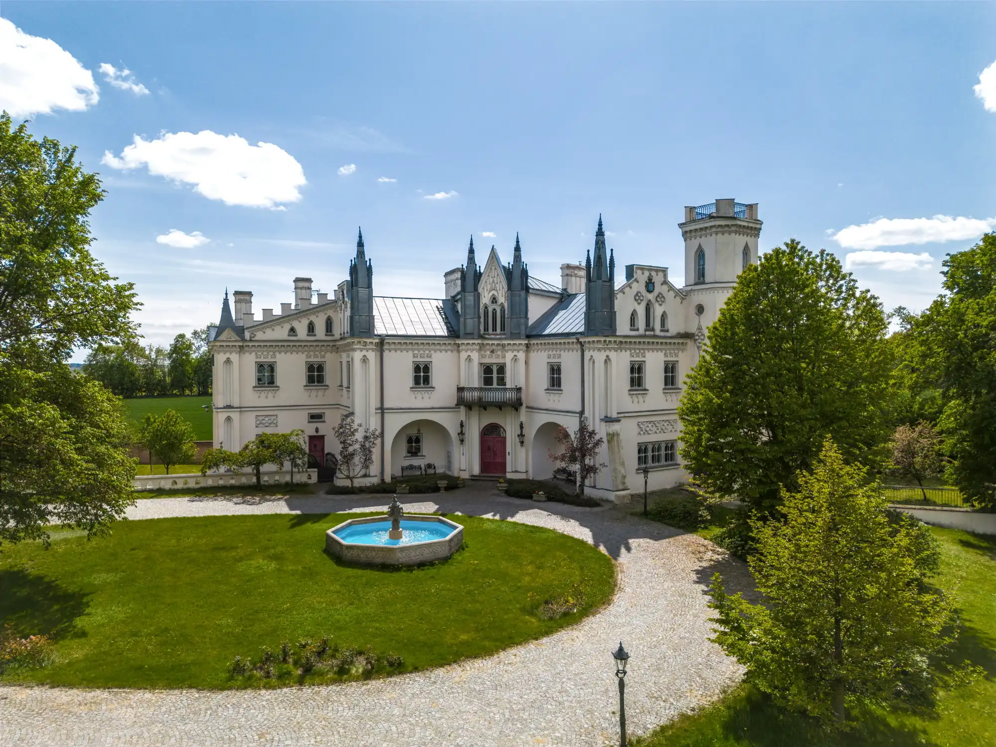 Fotos Einzigartiges und hochwertig saniertes Schloss in Masowien