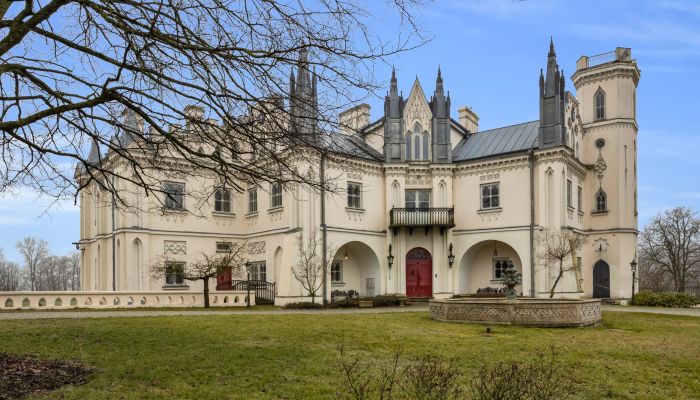 Einzigartiges und hochwertig saniertes Schloss in Masowien