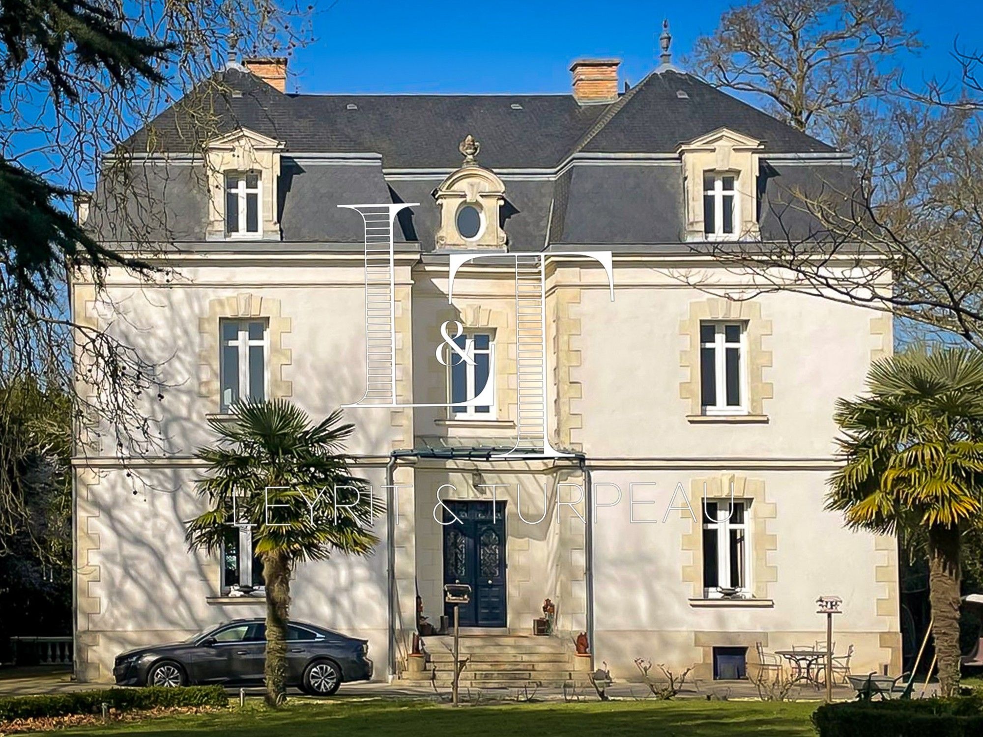 Photos Demeure historique dans l'ouest de la France - proche de la côte