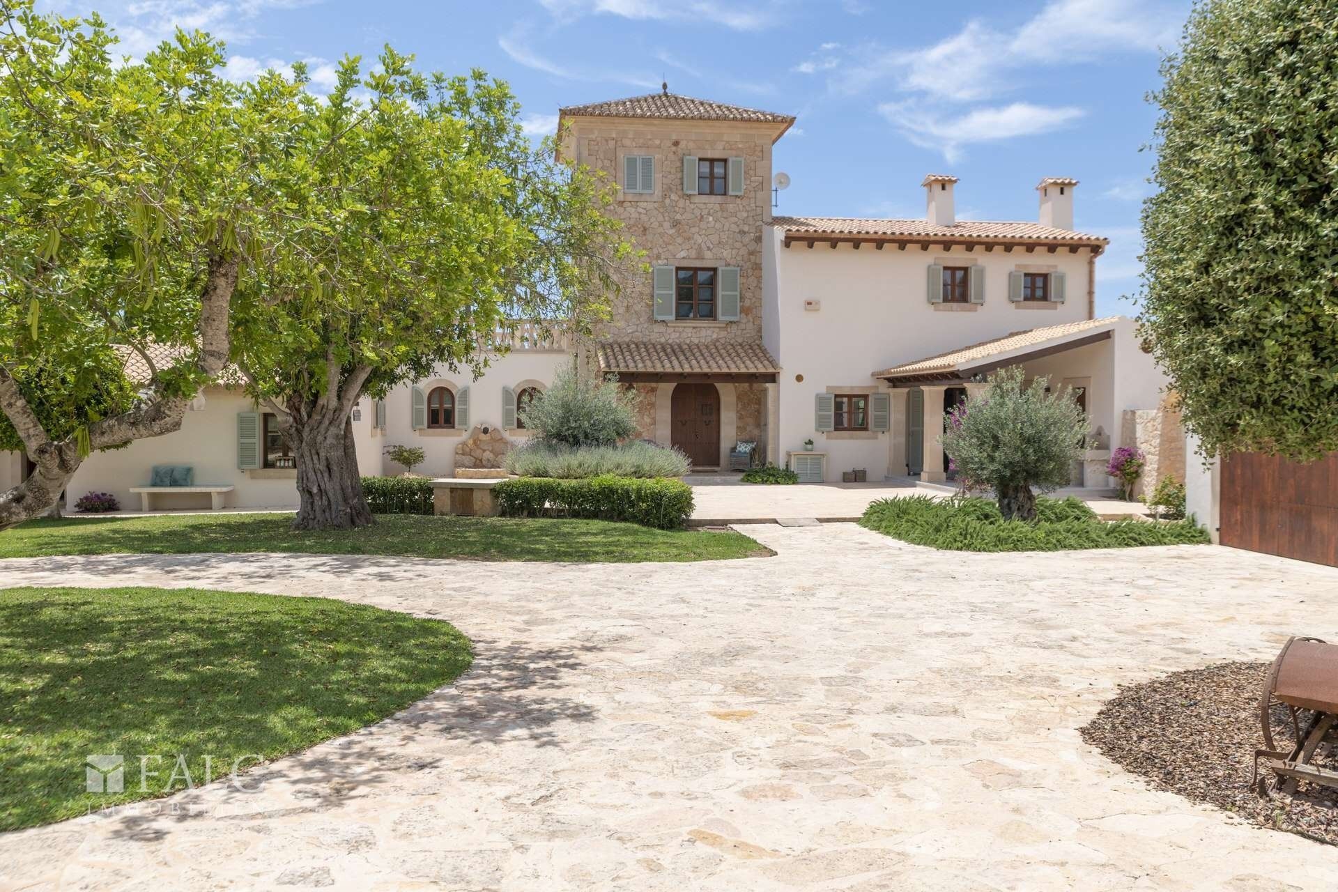 Photos Finca près de Cas Concos avec maison principale, logements d’invités et jardin