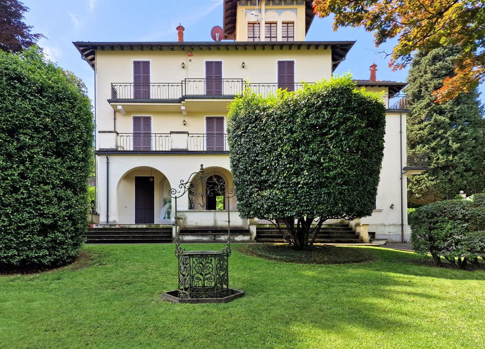Fotos Residenz aus dem frühen 20. Jahrhundert in Stresa am Lago Maggiore