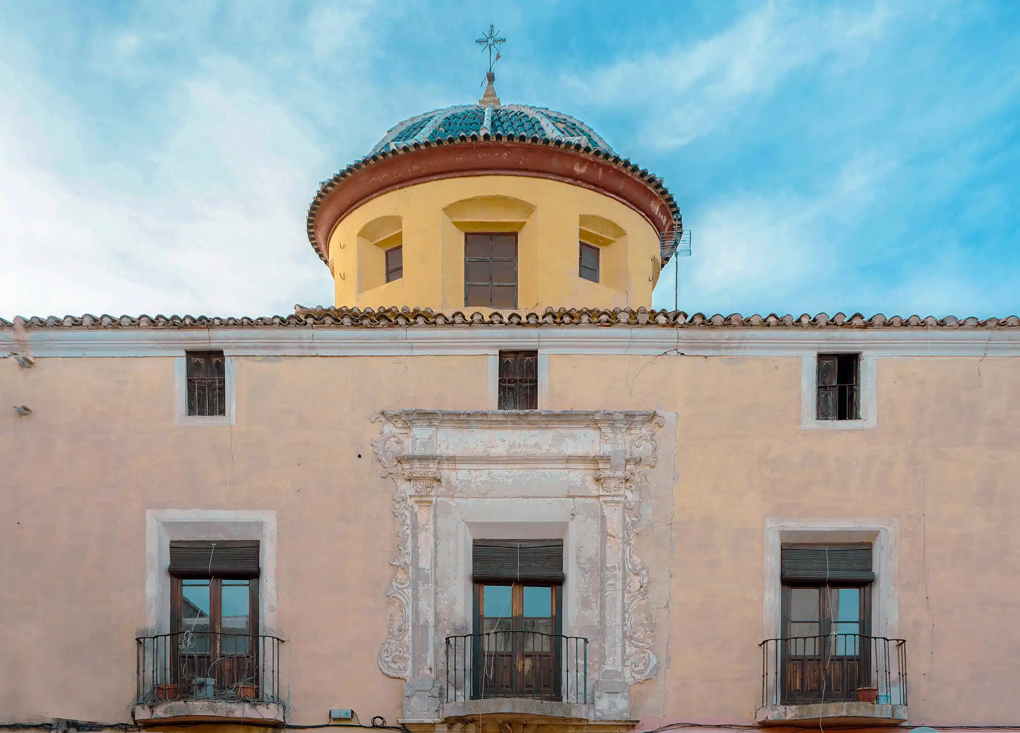 Fotos Repräsentatives Stadtpalais mit Eingangshalle und Lichtkuppel in der Nähe von Albacete