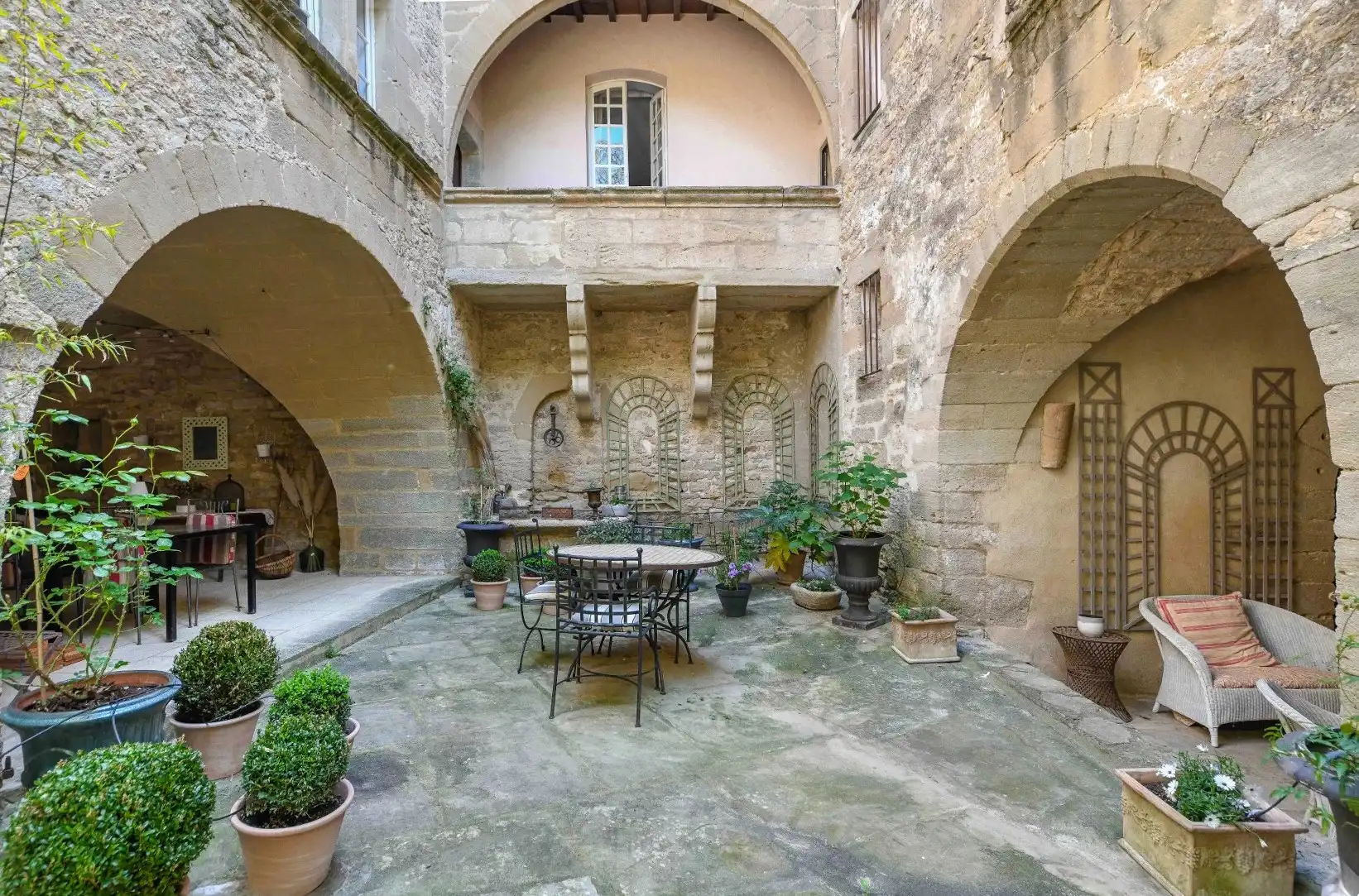 Fotos Repräsentative historische Residenz mit Innenhof nahe Uzès