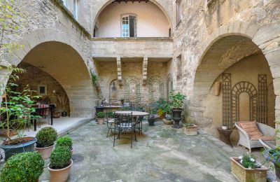 Manoir à vendre Uzès, Occitanie, Cour intérieure