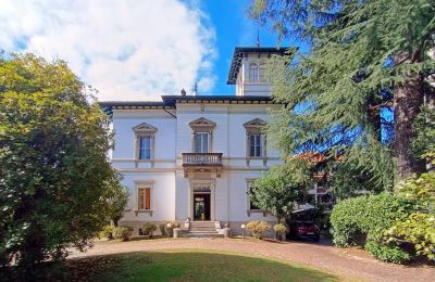Charakterimmobilien, Drei-Zimmer-Apartment in historischer Villa in Verbania Pallanza