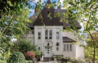 Charakterimmobilien, Prachtvolle und sanierte Villa in Berlin I Stadtteil I Frohnau: Moderne trifft auf historischen Baustil