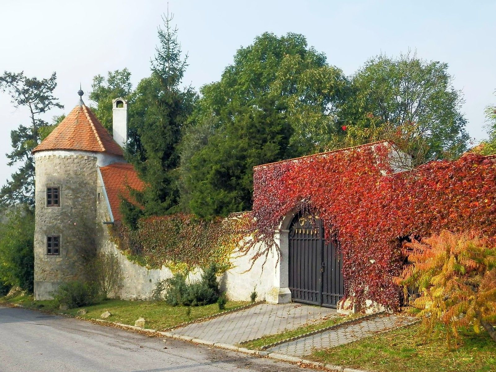 Immagini Villa padronale con bastione e parco vicino a Piešťany, nella Slovacchia occidentale