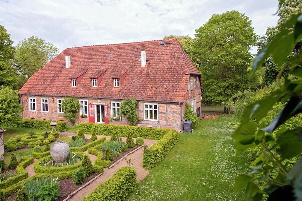 Fotos Kleines Fachwerk-Gutshaus an der Mecklenburgischen Seenplatte