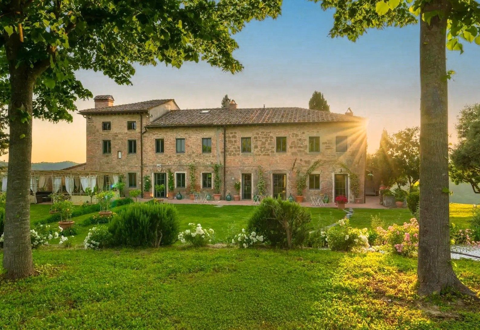 Immagini Tenuta con terreni biodinamici tra Pisa e Firenze