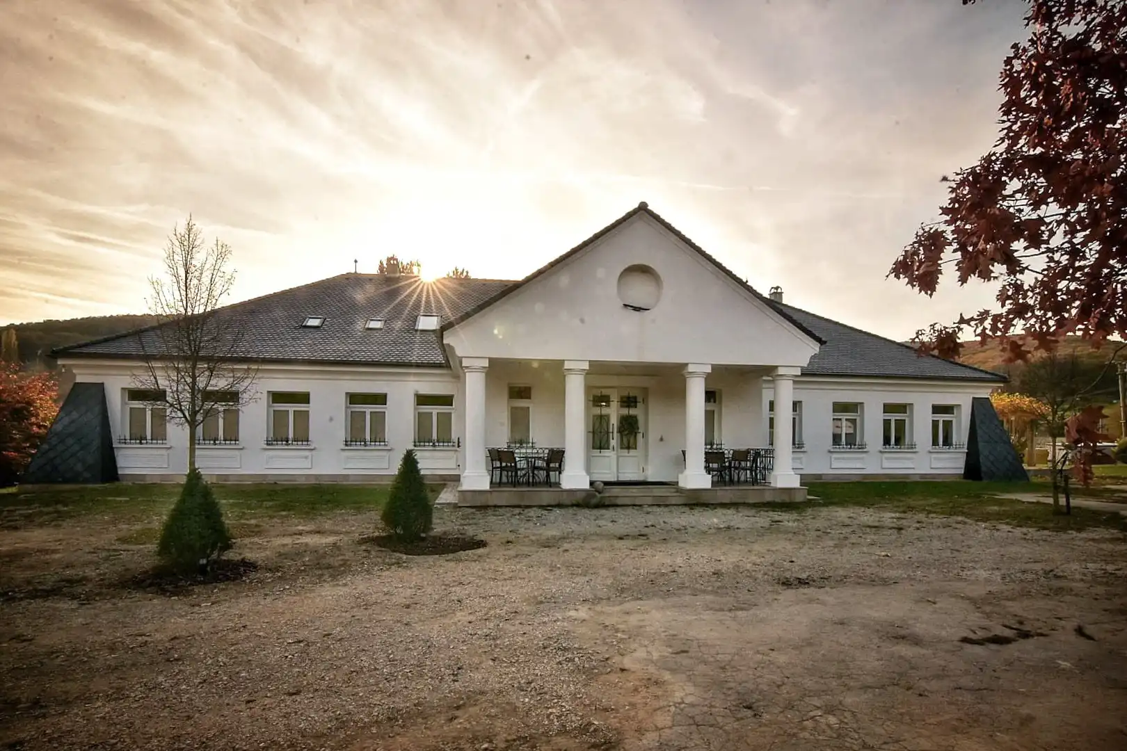 Immagini Luxusna Kuria pri Trenčine  14 Izieb Pozemok 5700 m²
