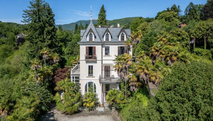 Villa storica in vendita Luino, Lombardia,  Italia