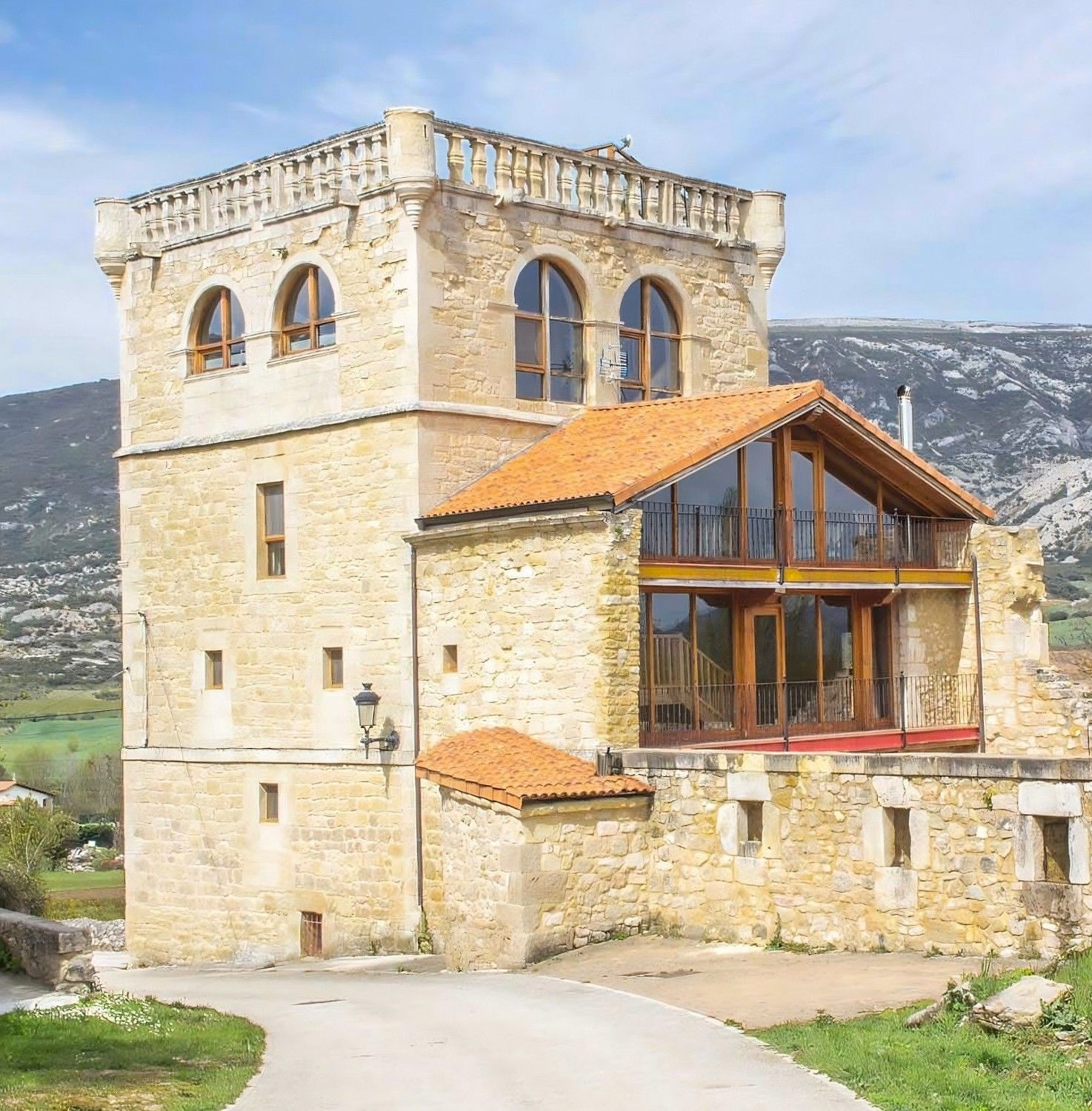 Photos Tour avec palais attenant à Quintana de Valdivielso – Gîte