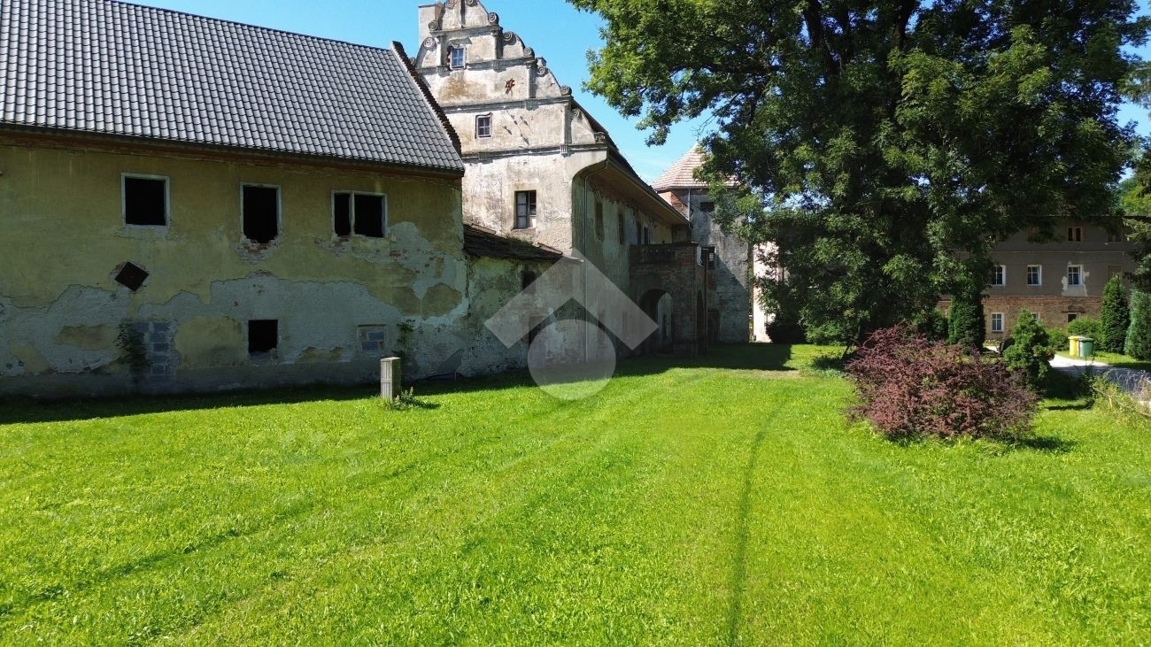 Fotos Herrenhaus aus dem 17. Jahrhundert mit Park und Nebengebäuden in Radochów (Kreis Kłodzko)