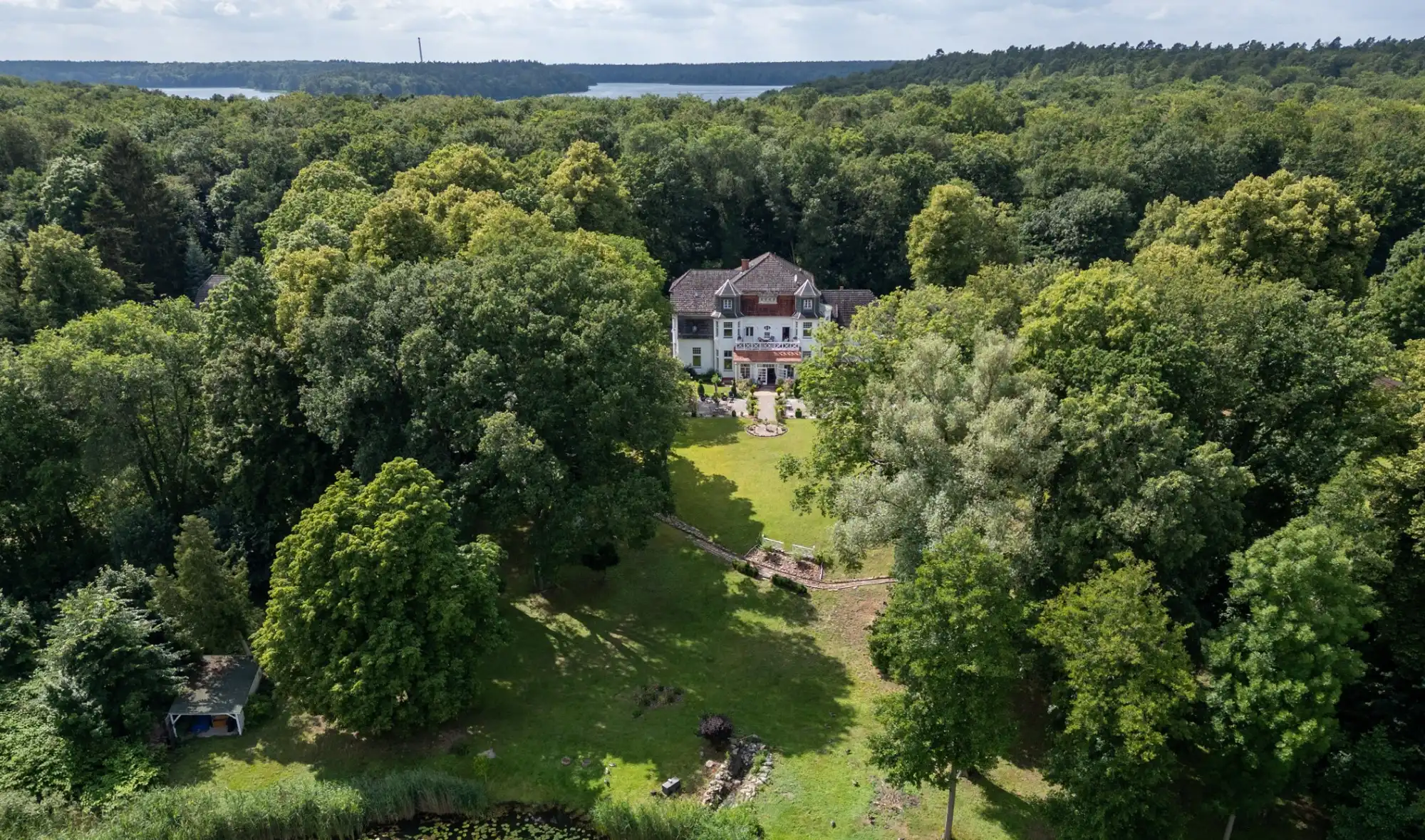 Photos Propriété exclusive de style Art nouveau avec accès privé au lac – près de Berlin