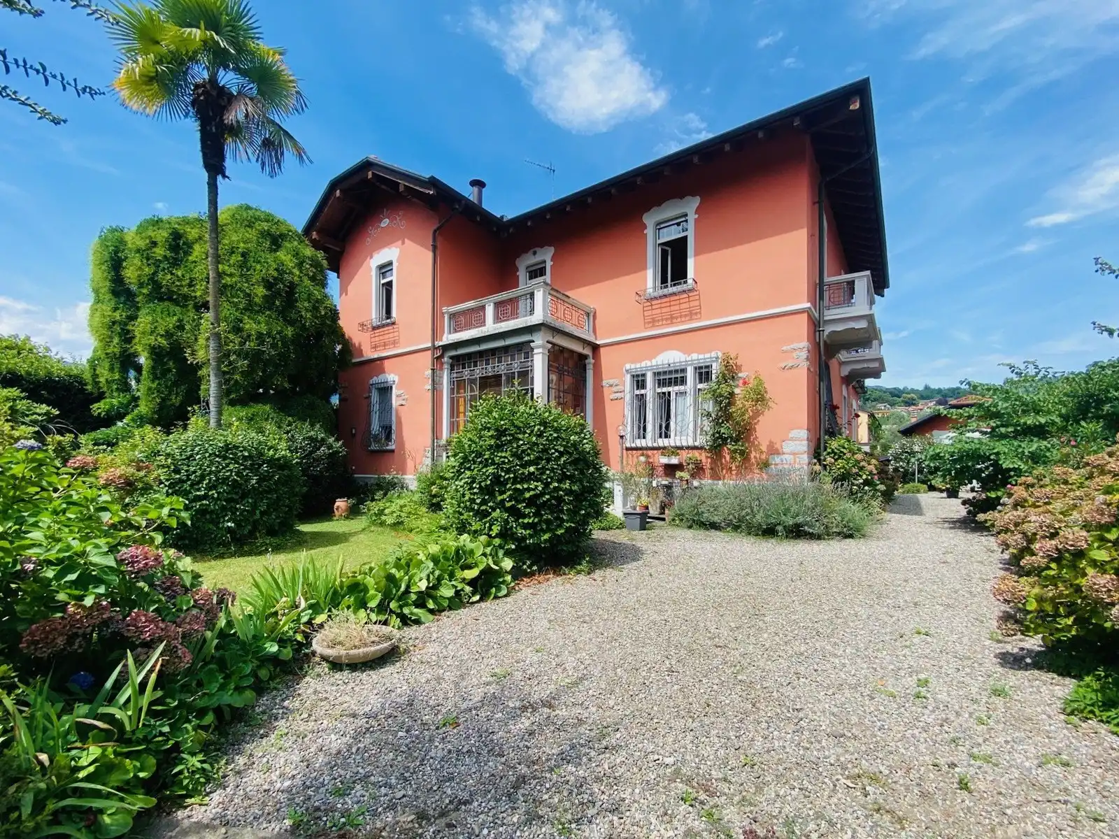 Fotos Villa aus der Belle Époque im Zentrum von Verbania Intra