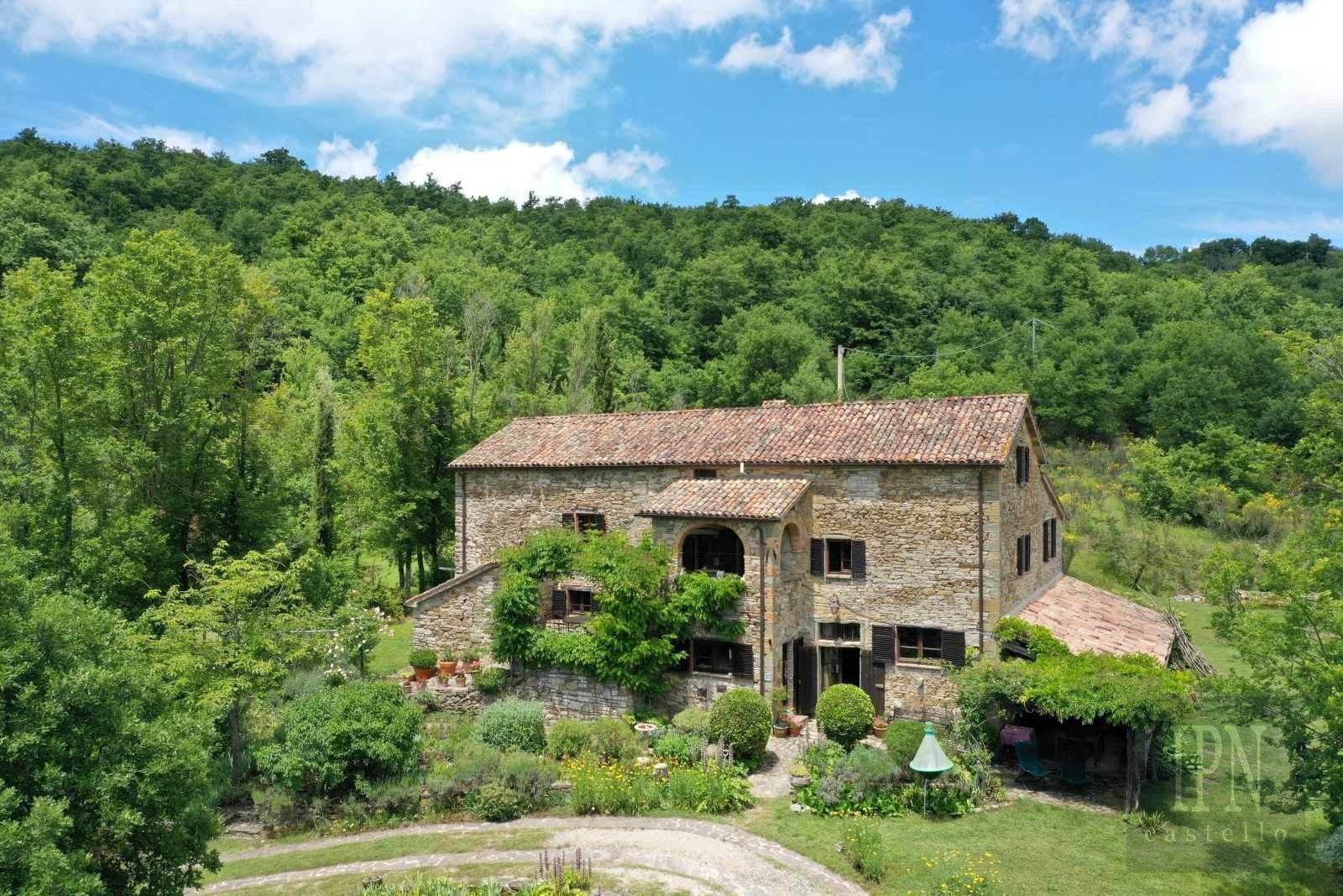 Fotos Versteckt gelegenes Landhaus mit großem Grundstück bei Monte Santa Maria Tiberina