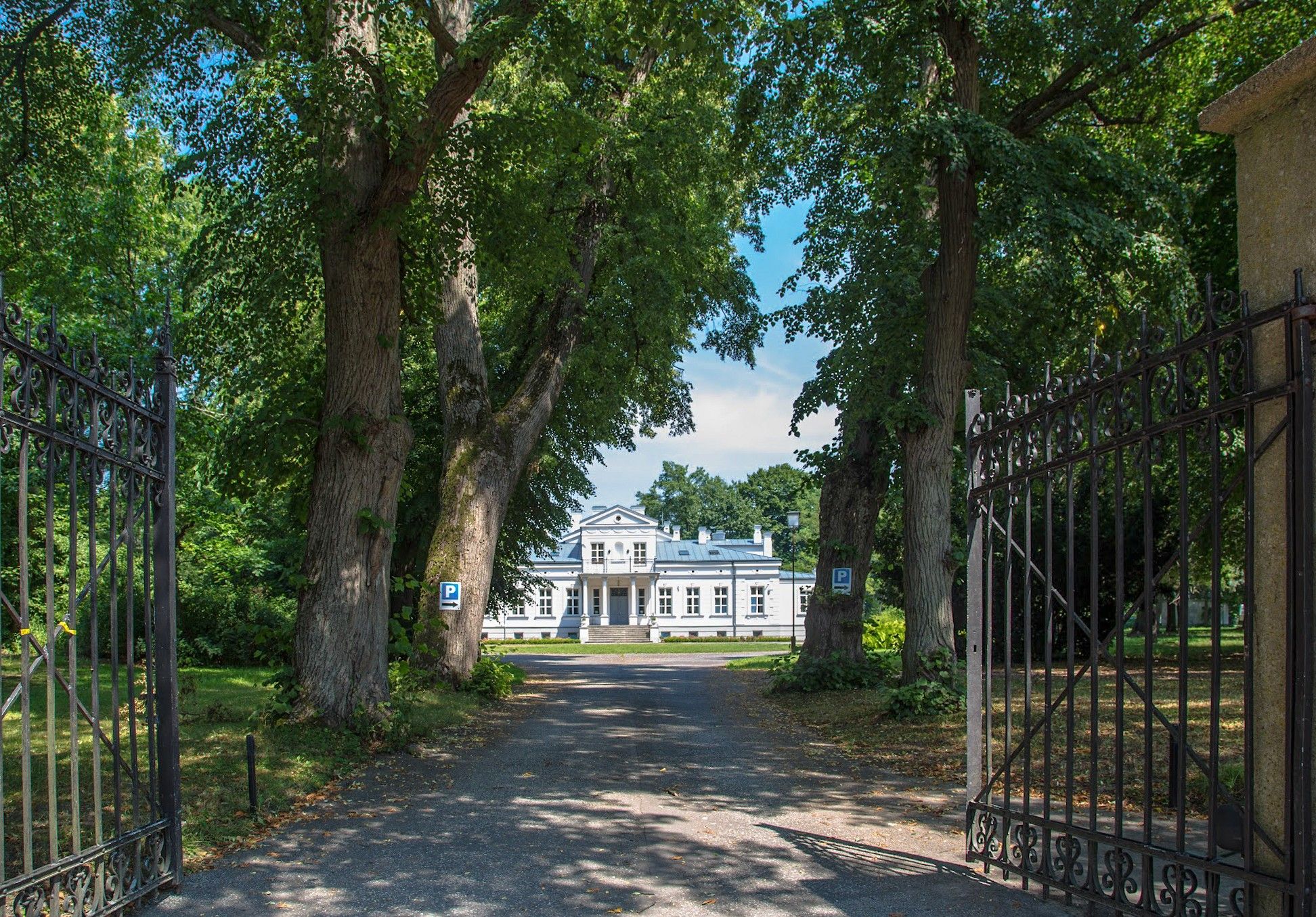 Fotos Palais im Südwesten von Warschau
