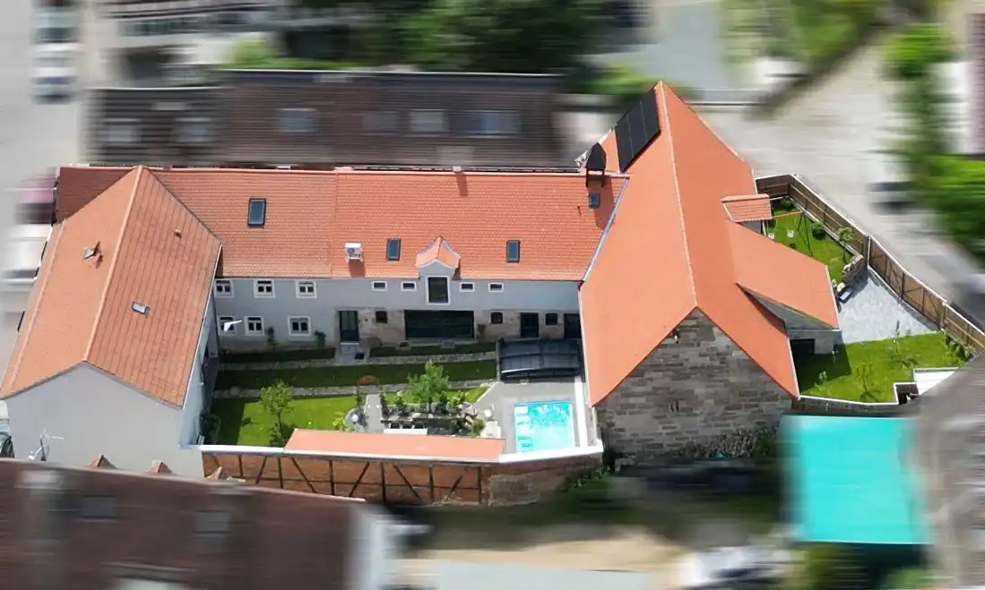 Immagini Exklusiv sanierte Hofanlage aus dem 18ten Jahrhundert mit gehobener Ausstattung in Fürth