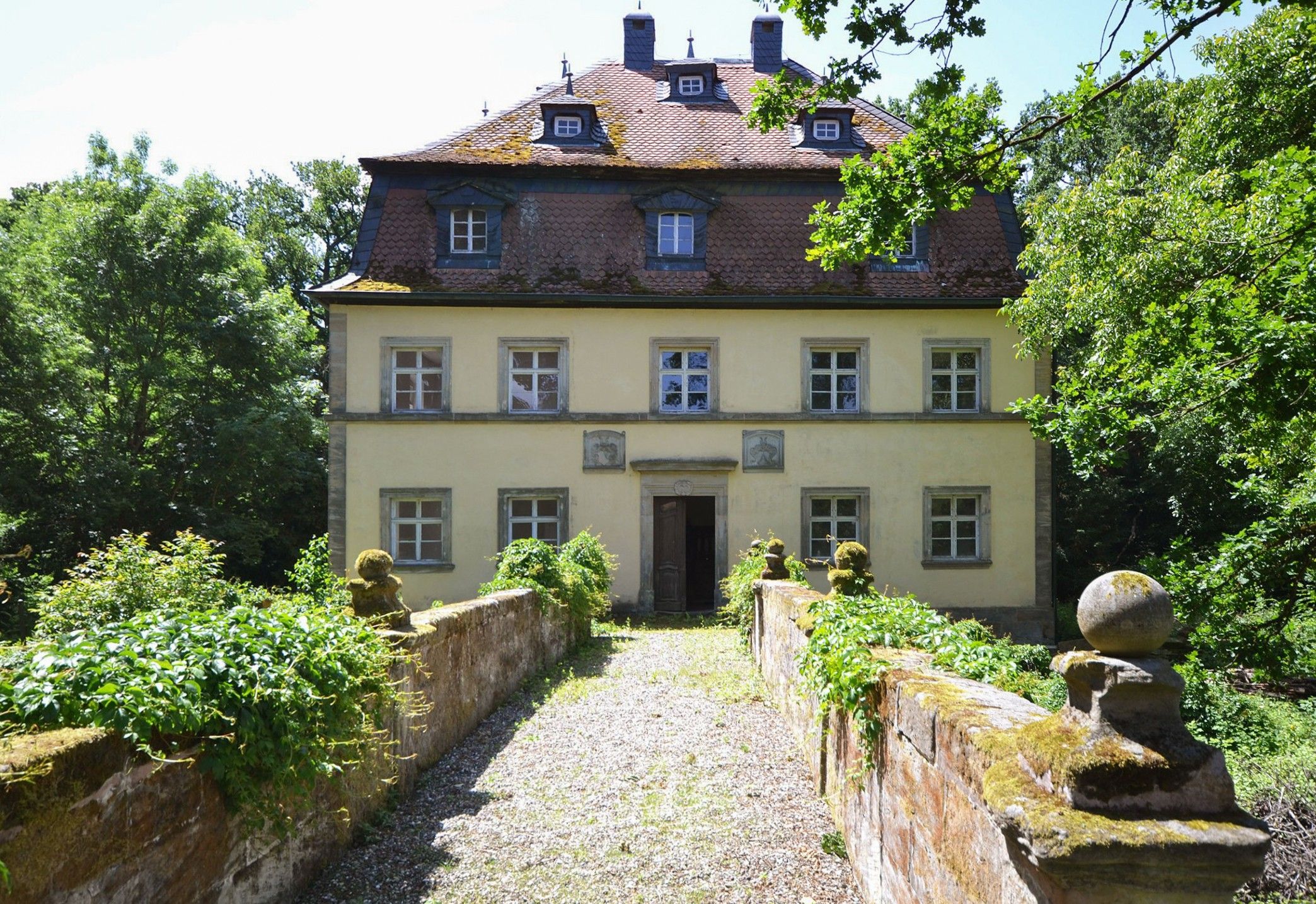 Fotos Schönes barockes Herrenhaus im Landkreis Kronach - ehemaliges Wasserschloss