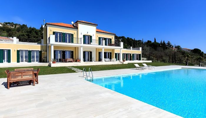 Villa storica in vendita Cipressa, Liguria,  Italia