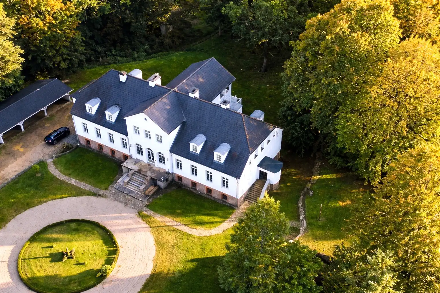 Fotos Pommern: Herrschaftshaus im Naturparadies bei Miastko