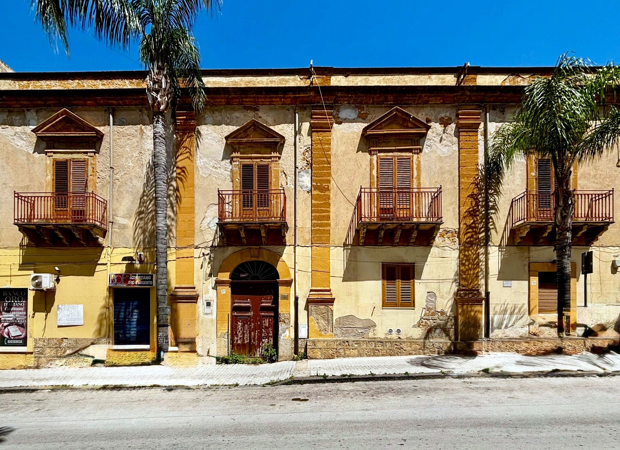 Immagini Sicilia: Palazzetto storico a Ribera