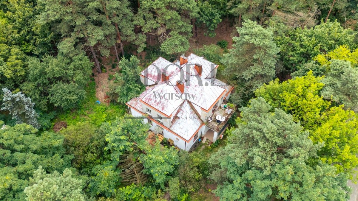 Fotos Renovierungsbedürftige Villa bei Konstancin mit 180 m² Wohnfläche und großem Garten