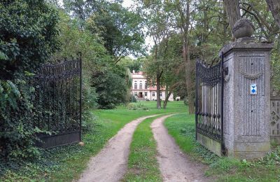 Herrenhaus/Gutshaus kaufen Popowo Stare, Pałac w Popowie Starym, Großpolen, Zufahrt