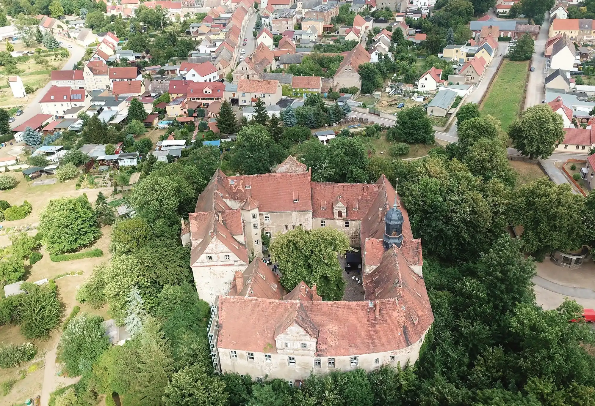 Fotos Renaissance-Schloss an der Elbe mit Studien und Restaurierungskonzept