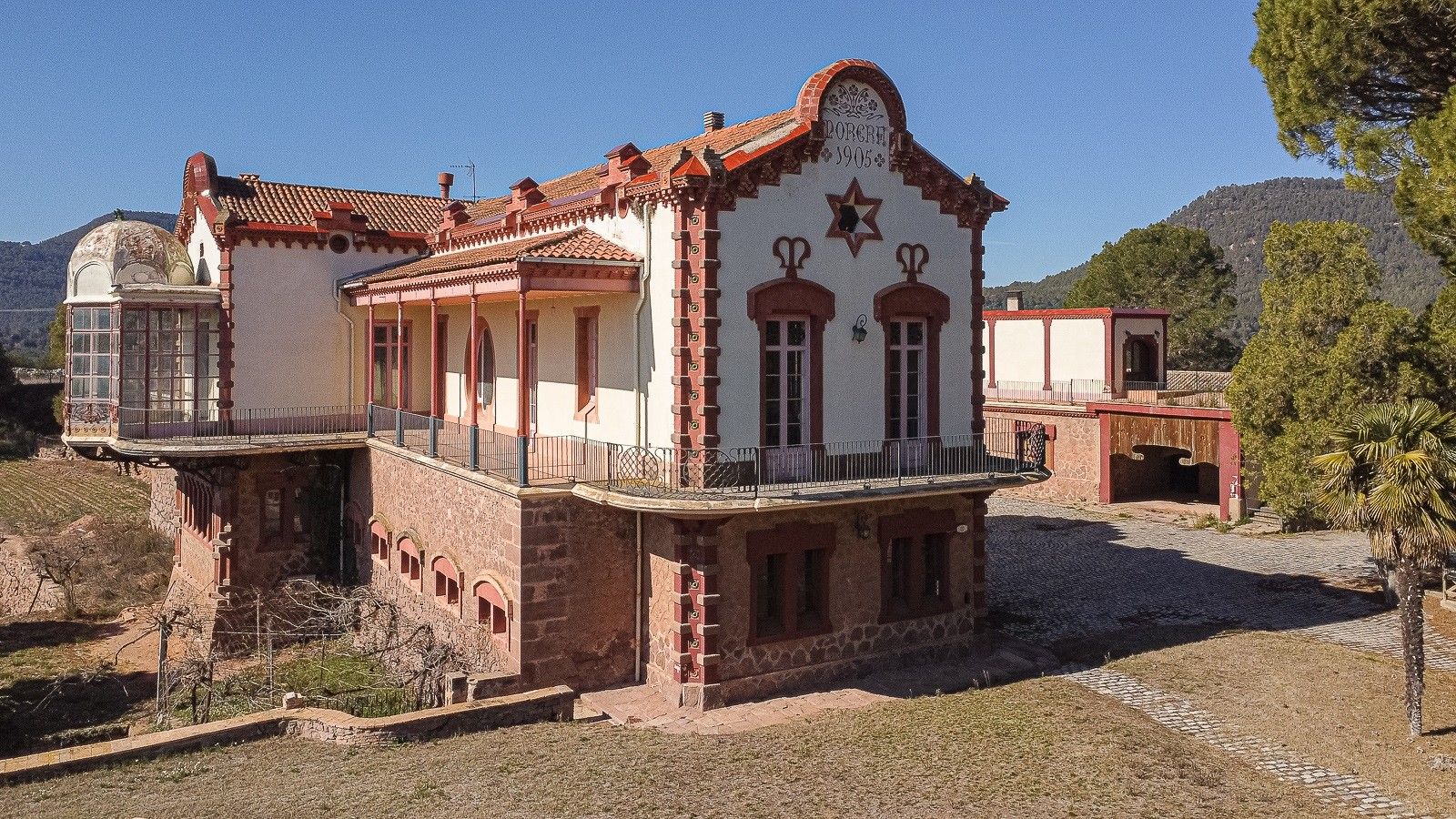 Photos Demeure Moderniste sur l’Emplacement d’un Ancien Couvent à Manresa