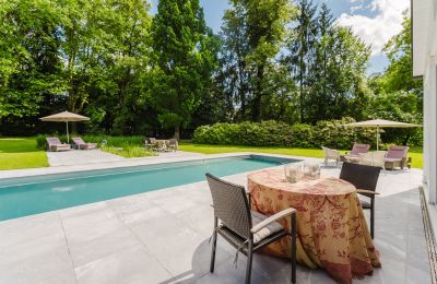 Schloss erwerben 4693 Desselbrunn, Oberösterreich, Die Terrasse lädt mit schönem Blick ein 