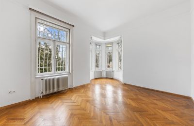Villa storica in vendita Währing, Vienna, Der Salon mit Erker im Erdgeschoss der Villa