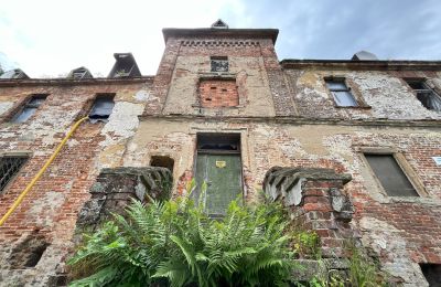 Schloss erwerben Komorowice, Wrocławska 27, Niederschlesien, Vorderansicht