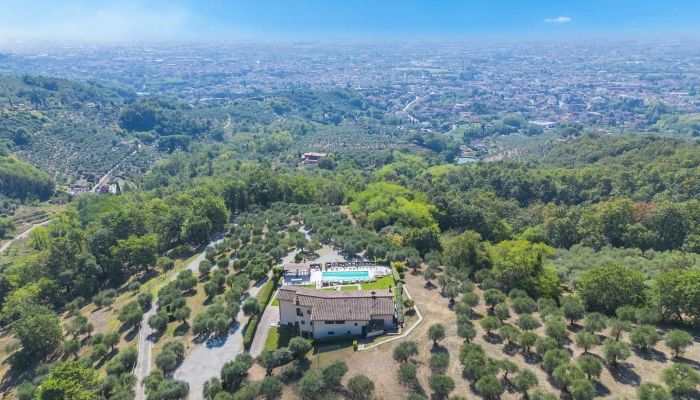 Villa Marsetti: Toskana-Landhaus in Panoramalage mit Olivenhain und Pool bei Montecatini Terme