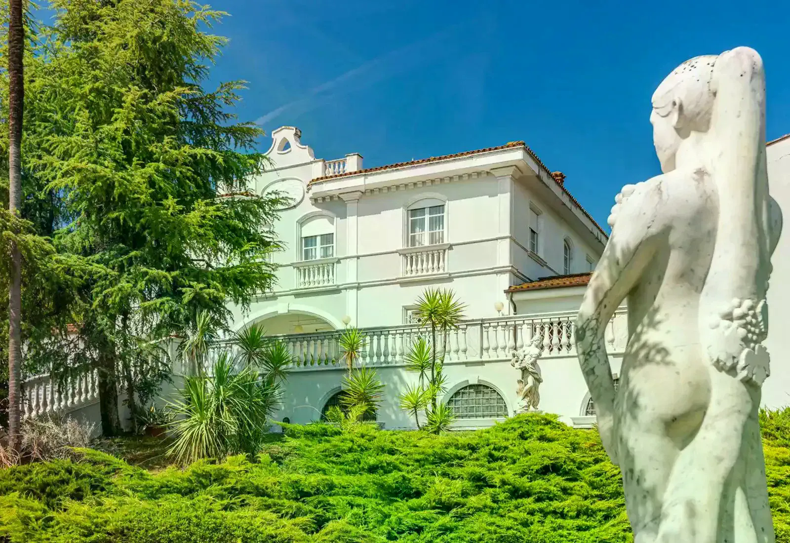 Immagini Villa Beatrice – Residenza storica con 1,4 ettari di parco e vigneto a Massa-Carrara