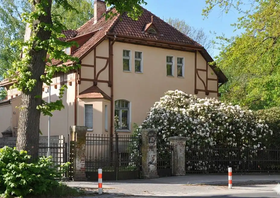 Immagini Villa storica 1901 , Centro di Koszalin-Piano regolatore uffici/servizi, possibilità di ampliamento, documentazione  