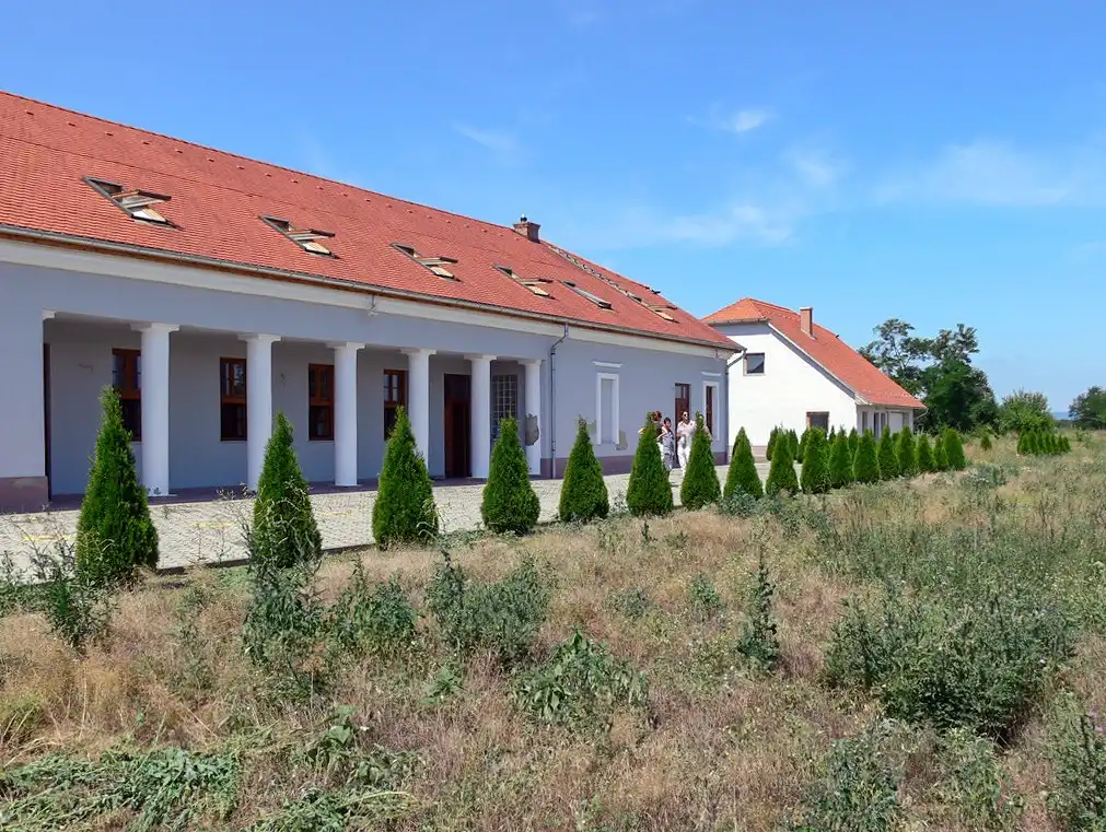 Fotos Manor house with 15 acres near Budapest