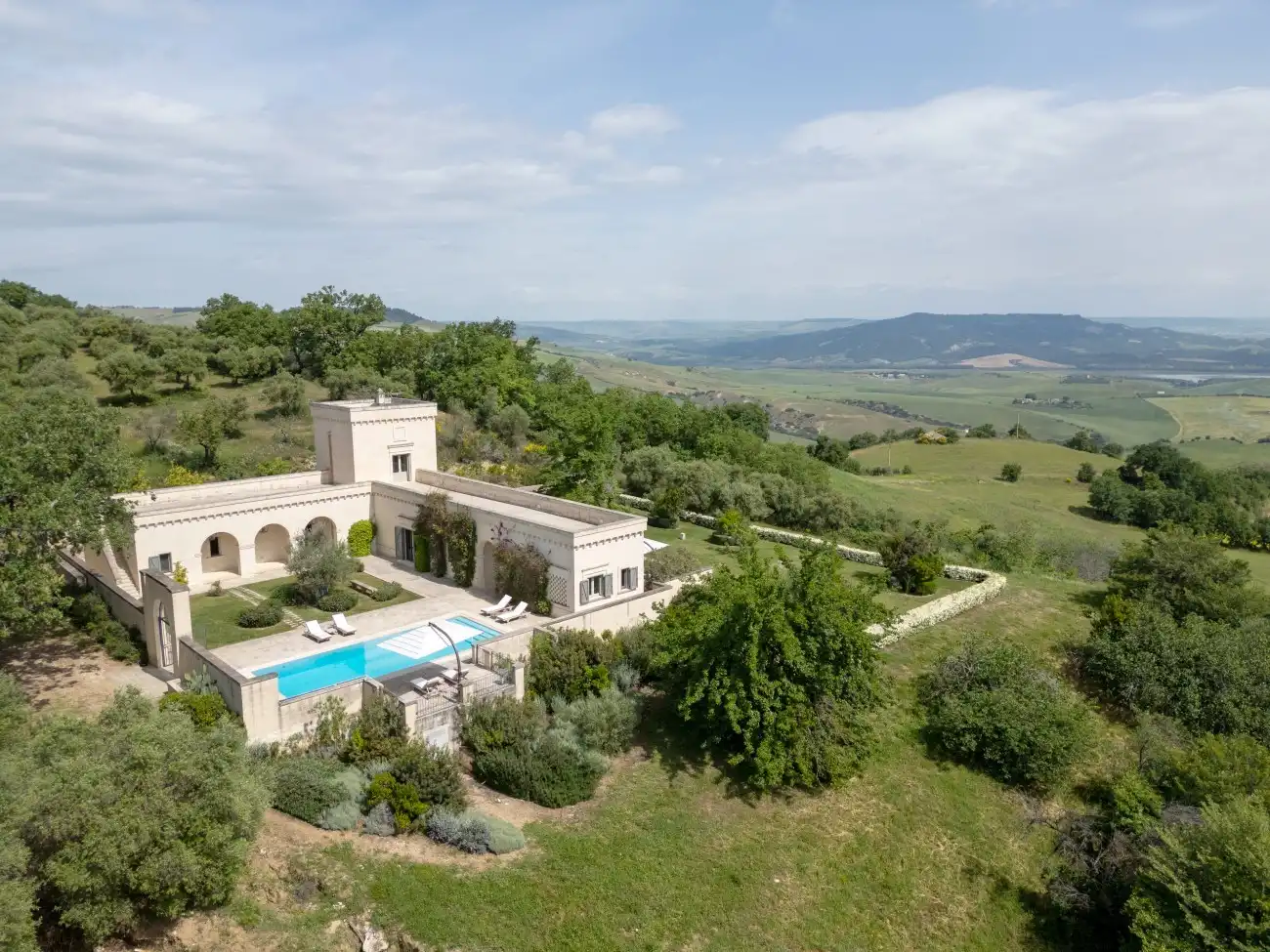 Immagini Villa con 4,2 ettari di uliveti e piscina vicino a Matera