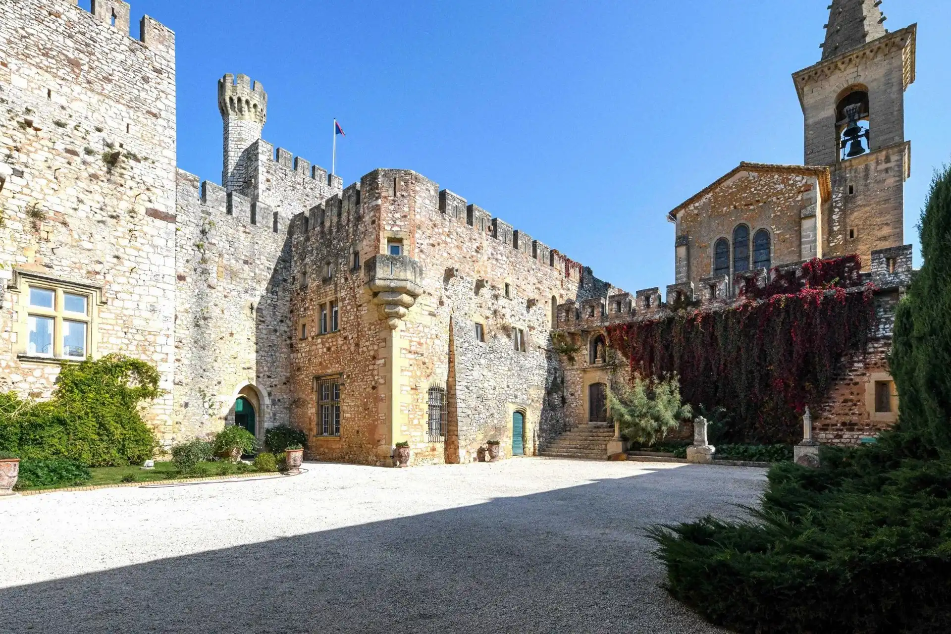 Fotos Authentische Burg in Südfrankreich im Departement Gard