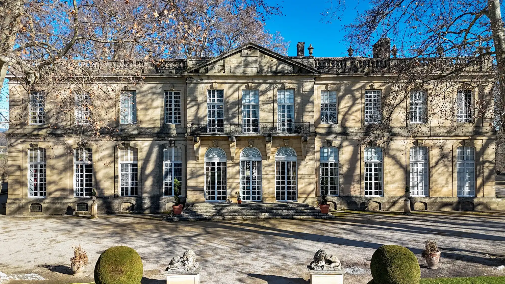 Fotos Klassizistisches Château in der Haute Provence