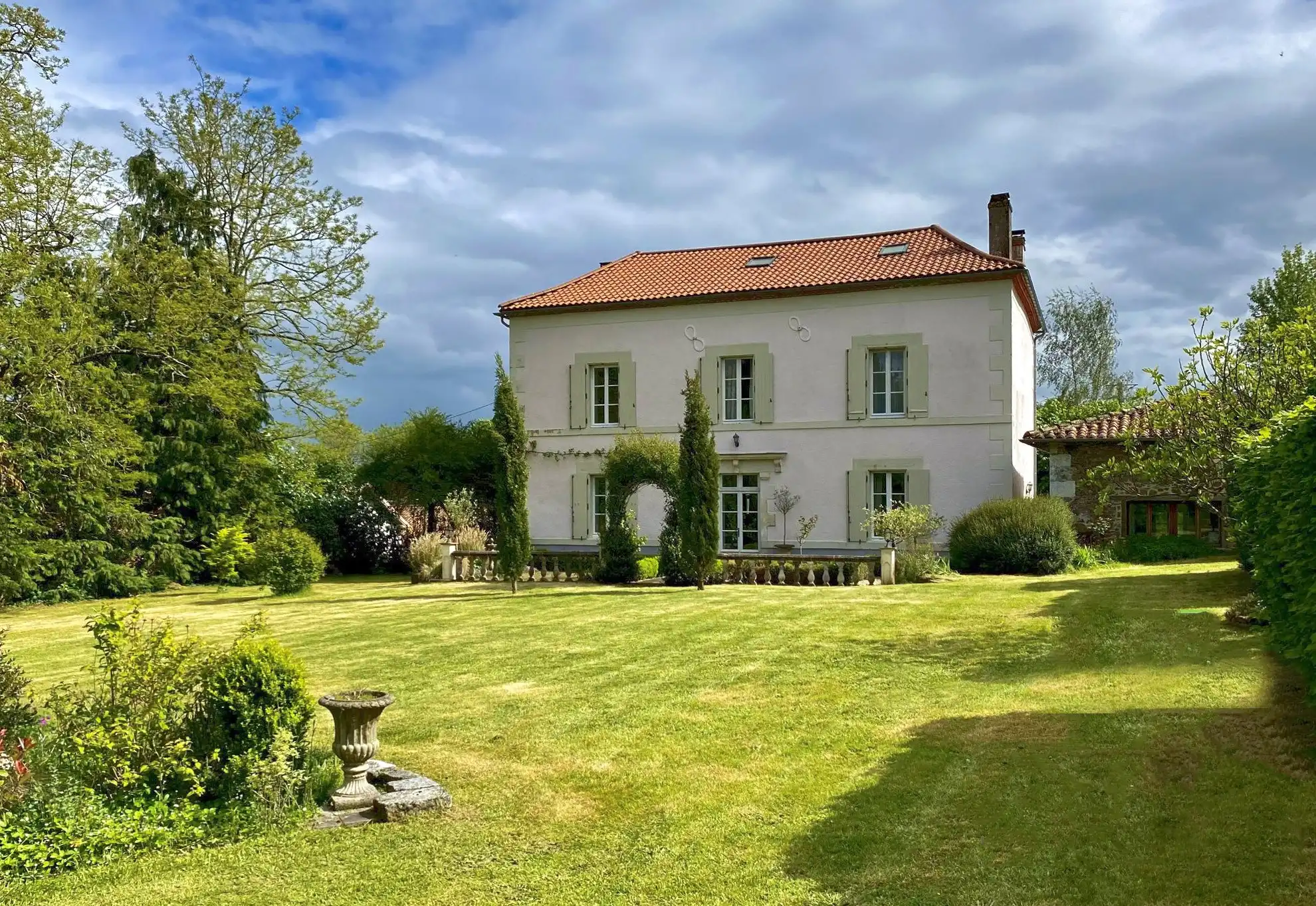 Photos Maison de Maître in Mouzan, Charente