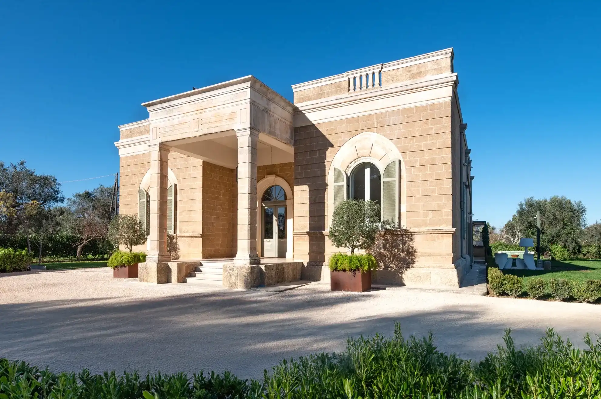 Immagini Villa storica in vendita all'asta privata con piscina e dependance a Mesagne