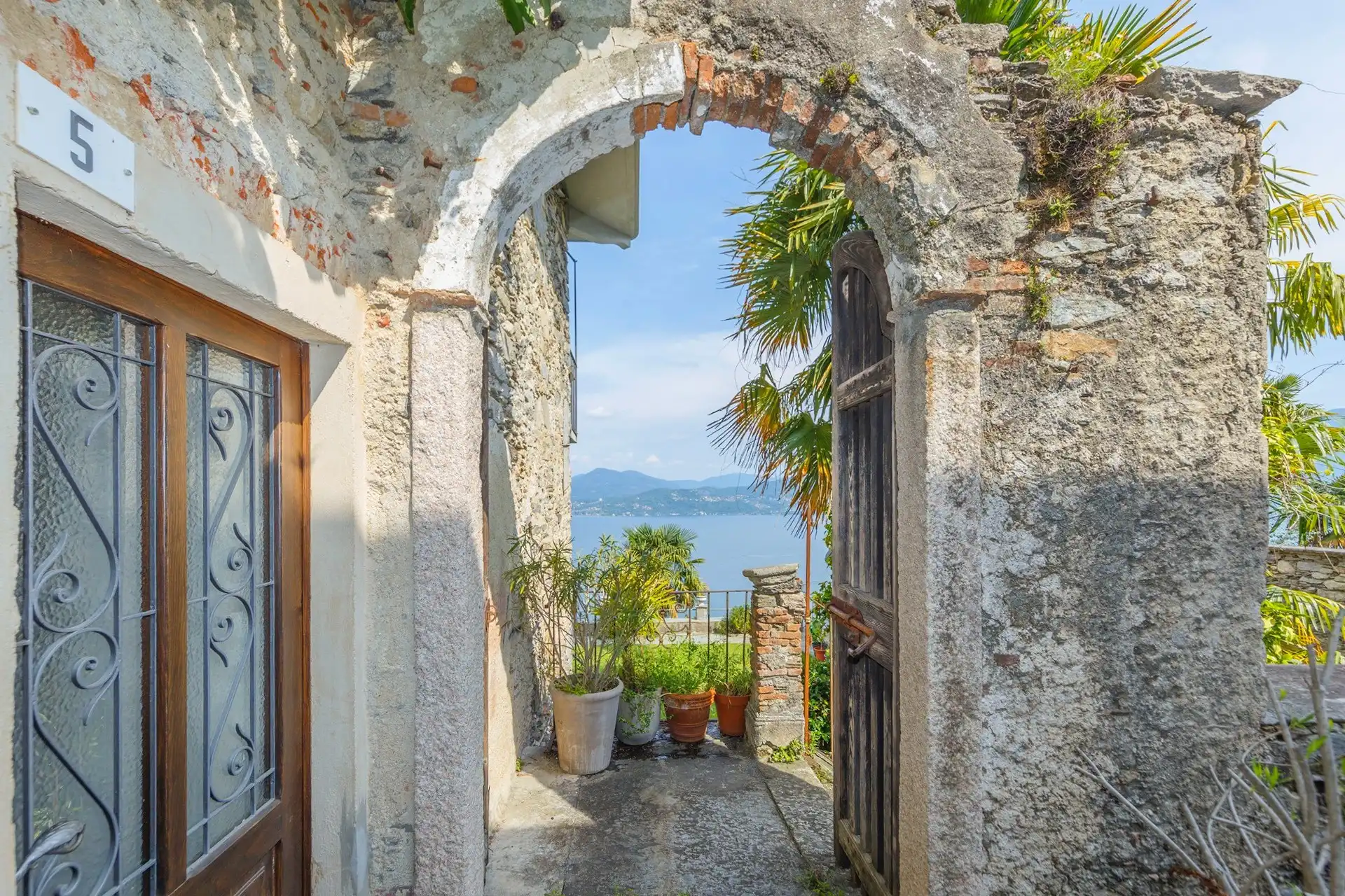 Immagini Casa storica con carattere e vista lago a Germignaga, Lago Maggiore