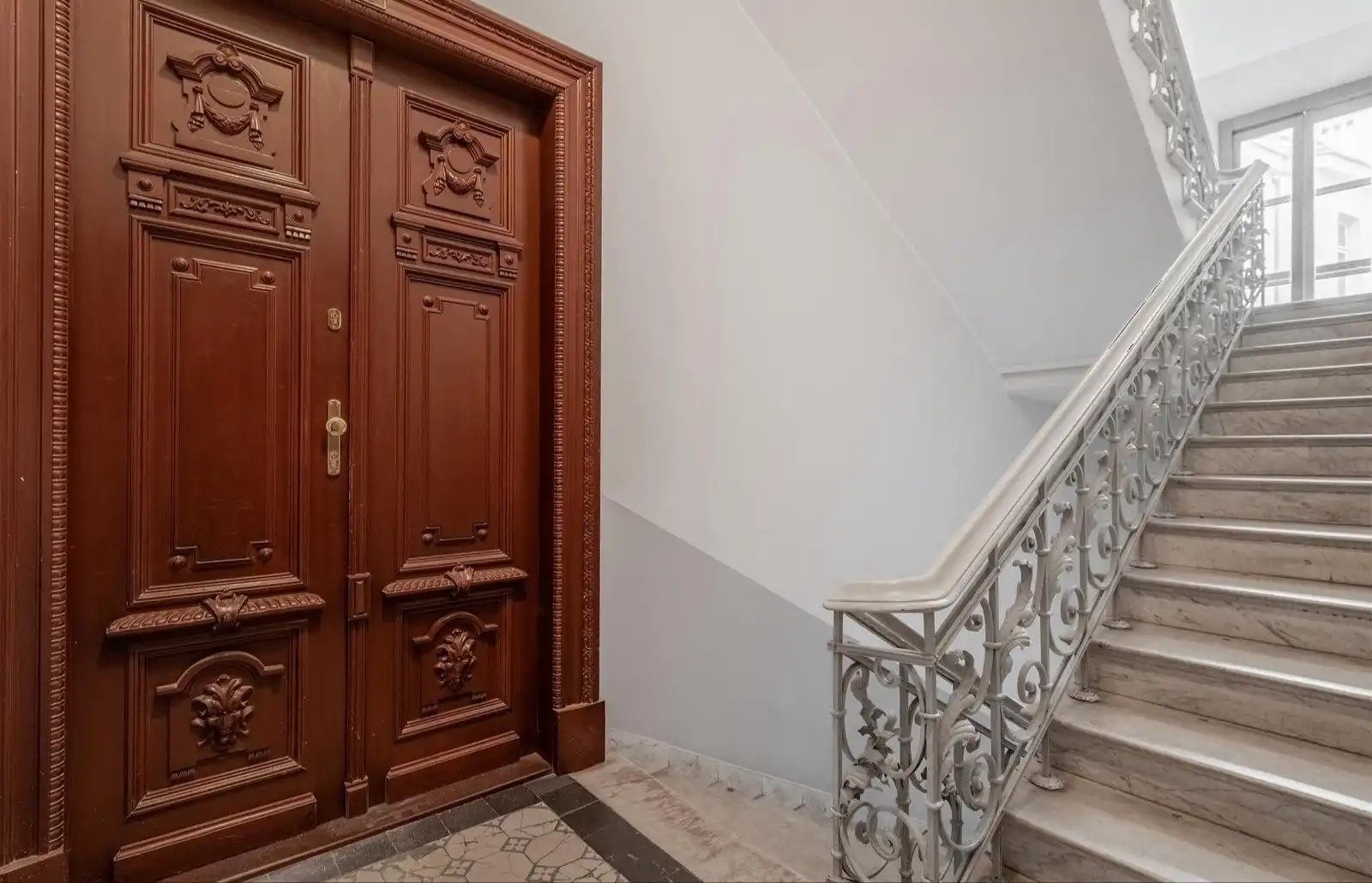 Fotos Apartment in denkmalgeschütztem Altbau mit hohen Decken in der Warschauer Innenstadt