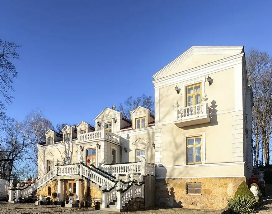 Fotos Pałac Tarnowskich w Ostrowcu Świętokrzyskim na sprzedaż. Super oferta.