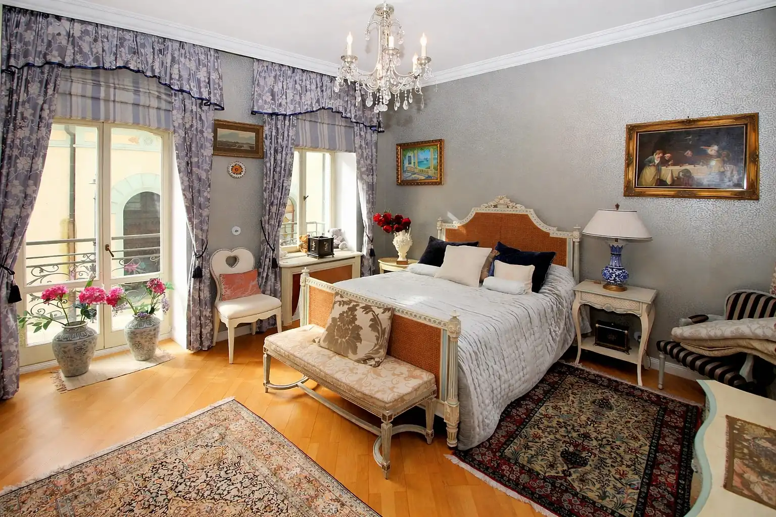 Immagini Appartamento in edificio storico nel quartiere termale di Karlovy Vary