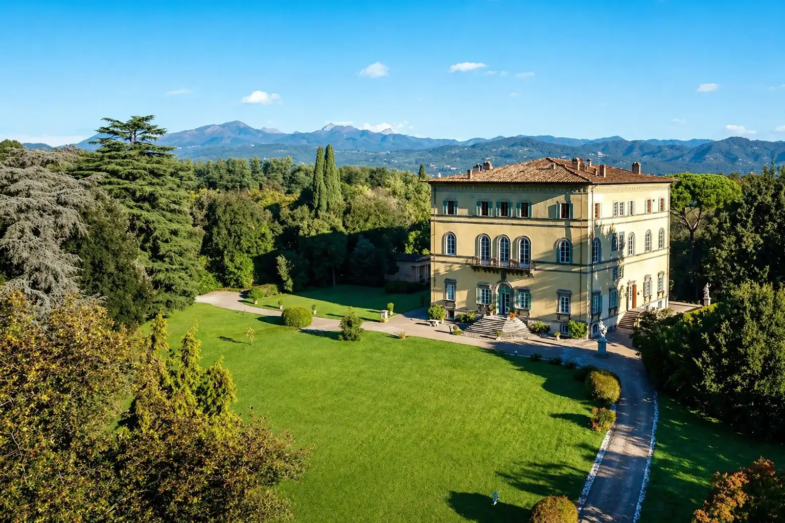 Fotos Historisches Anwesen aus dem 16. Jahrhundert mit Renaissance-Fresken in Lucca