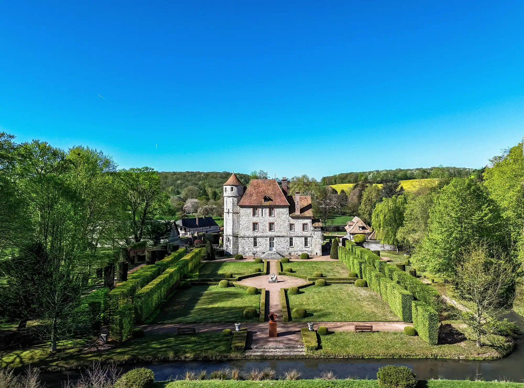 Immagini Herrenhaus mit Wassergraben in der Normandy
