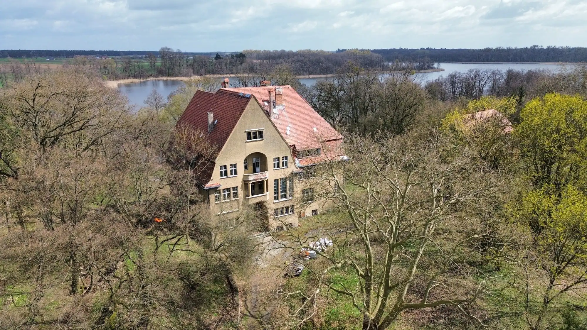 Fotos Westlich von Posen: Gutshof in Lubosz mit Herrenhaus und Park