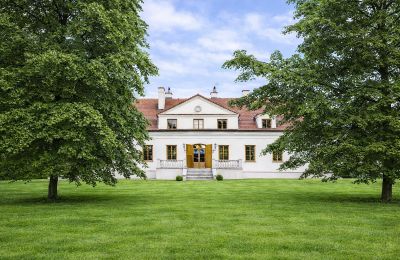 Immobili storici, Villa padronale ricostruita a nord di Varsavia, parco di 6 ettari, annessi e laghetto
